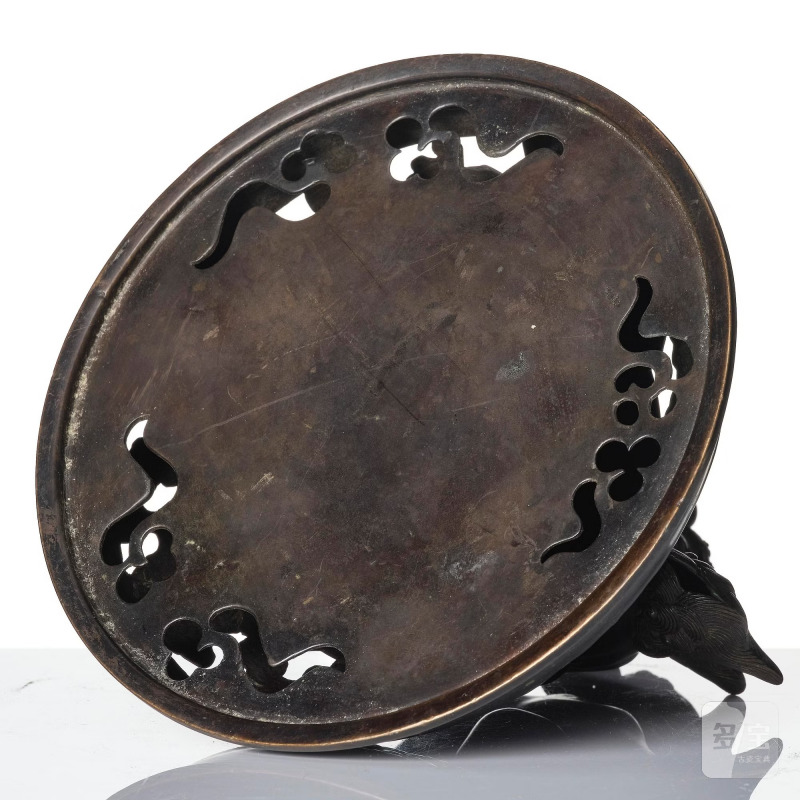 A large bronze censer with cover, - 图8